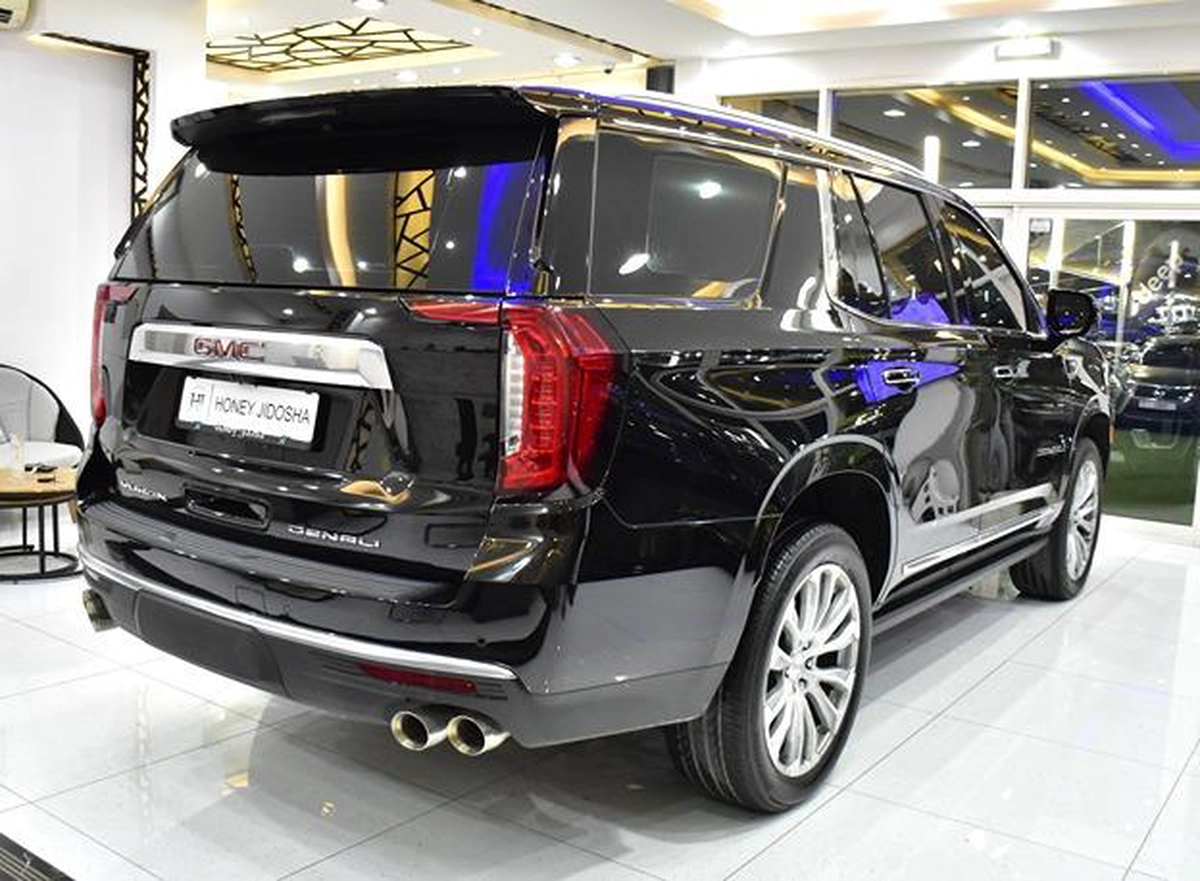 GMC Yukon Denali ( 2023 Model ) in Black Color GCC Specs