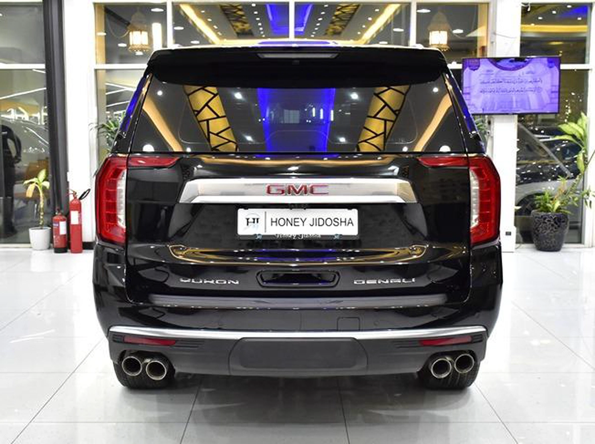 GMC Yukon Denali ( 2023 Model ) in Black Color GCC Specs