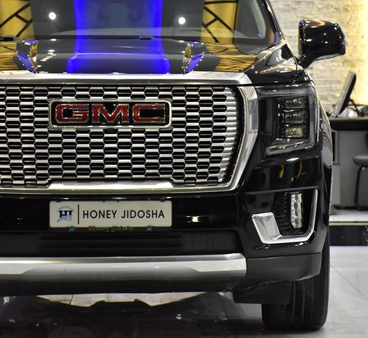 GMC Yukon Denali ( 2023 Model ) in Black Color GCC Specs