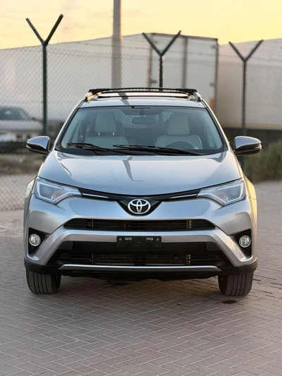 Toyota RAV4 XLE 2.5L 4x4 drive / sunroof, leather seats/ full option-1