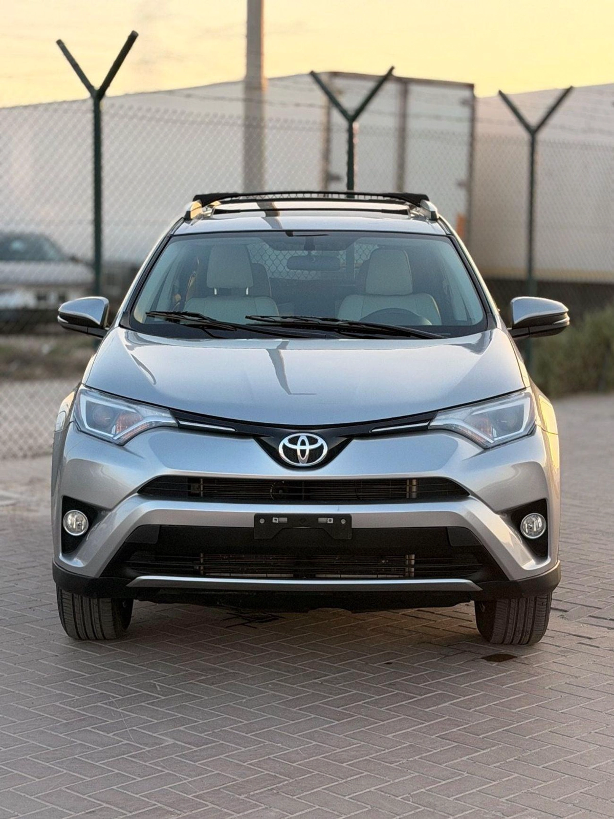 Toyota RAV4 XLE 2.5L 4x4 drive / sunroof, leather seats/ full option-1-1