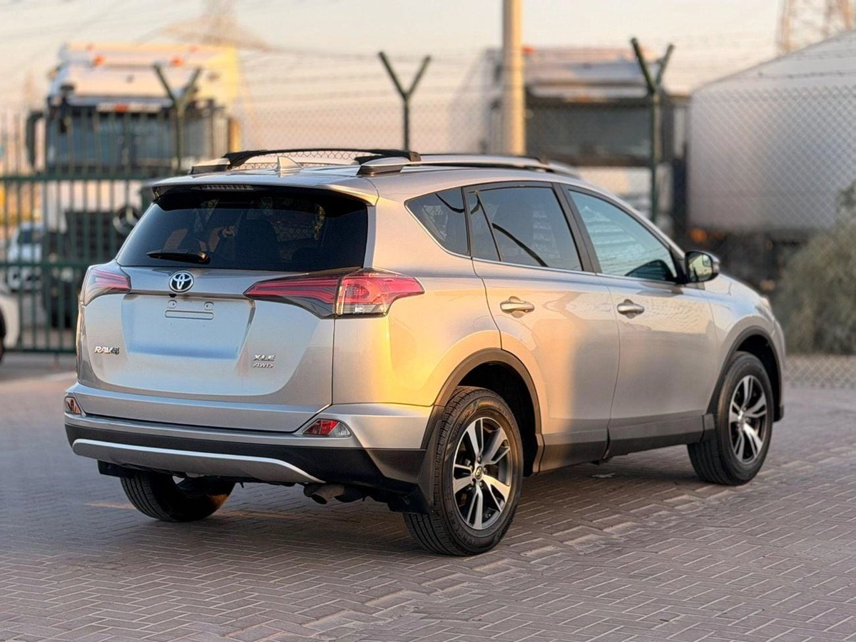 Toyota RAV4 XLE 2.5L 4x4 drive / sunroof, leather seats/ full option-2-2