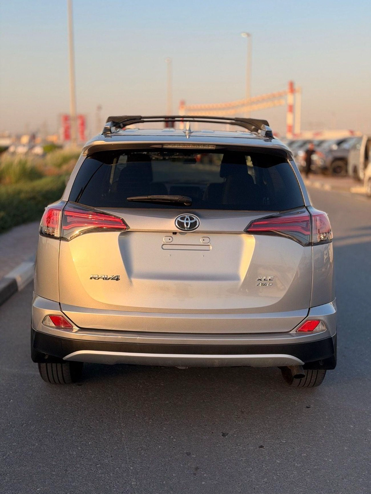 Toyota RAV4 XLE 2.5L 4x4 drive / sunroof, leather seats/ full option-3-3