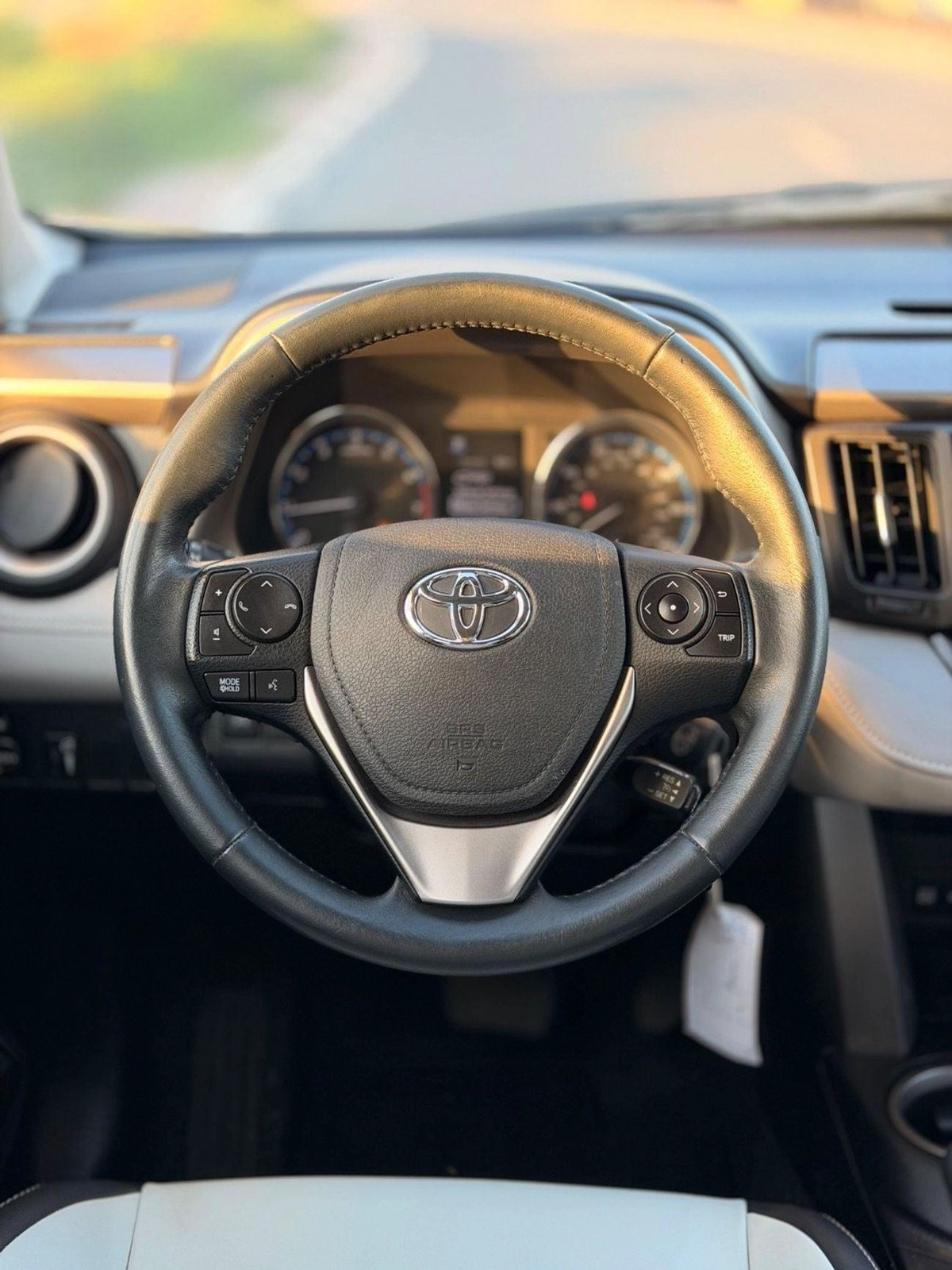Toyota RAV4 XLE 2.5L 4x4 drive / sunroof, leather seats/ full option-8-8