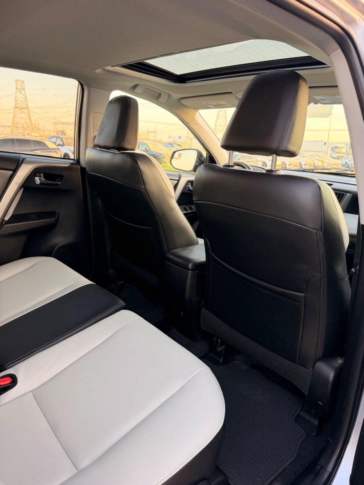 Toyota RAV4 XLE 2.5L 4x4 drive / sunroof, leather seats/ full option-16-16