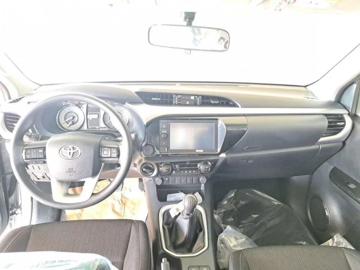 Toyota Hilux SGLX HILUX SR5 2.7L MT PETROL-4-0