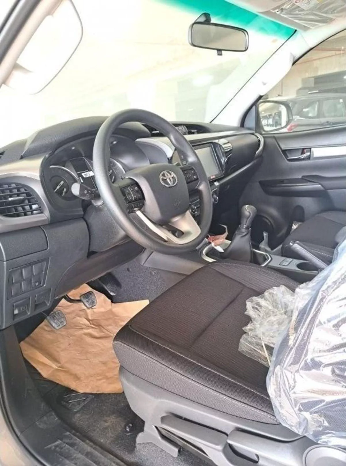 Toyota Hilux SGLX HILUX SR5 2.7L MT PETROL-5-0