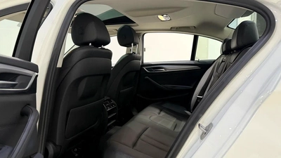2019 GCC BMW 520i LUXURY LINE WARRANTY AND FINNACE AVAILABLE-4