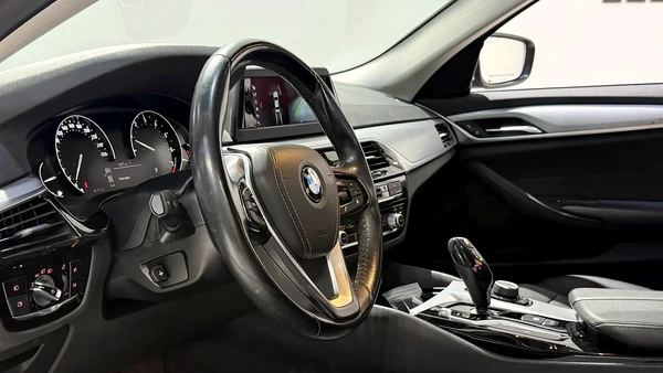 2019 GCC BMW 520i LUXURY LINE WARRANTY AND FINNACE AVAILABLE