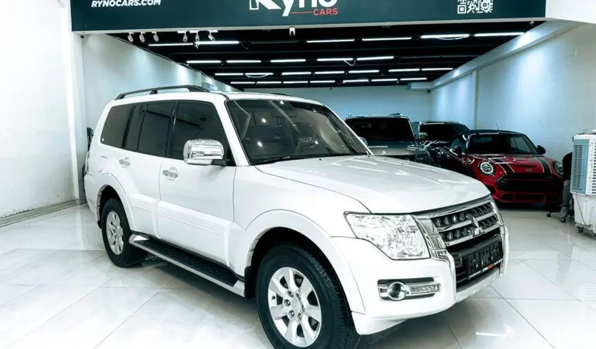 2017 Mitsubishi Pajero GLS Top Line 3.5L V6 // EMI Starts from 1,600 AED