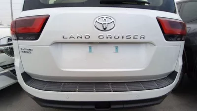 Toyota Land Cruiser GXR LAND CRUISER GXR 3.3L DIESEL-8