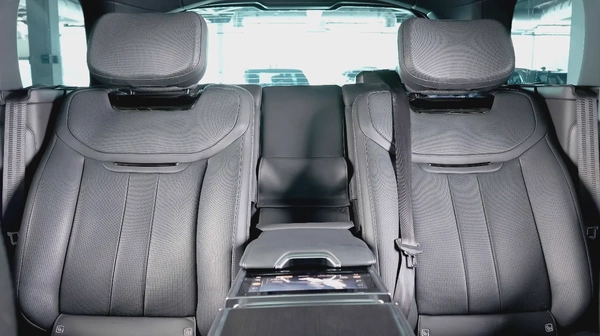 Range Rover SV-GCC-Warranty  Service from Al Tayer Until 2029-1 Owner-Bespoke Order