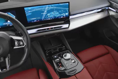 4,426 AED / 60 months | 0% DP | 2024 BMW 520i M Sport / Full AGMC BMW Service History-8