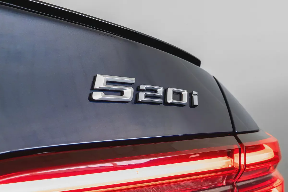 4,426 AED / 60 months | 0% DP | 2024 BMW 520i M Sport / Full AGMC BMW Service History-15-15