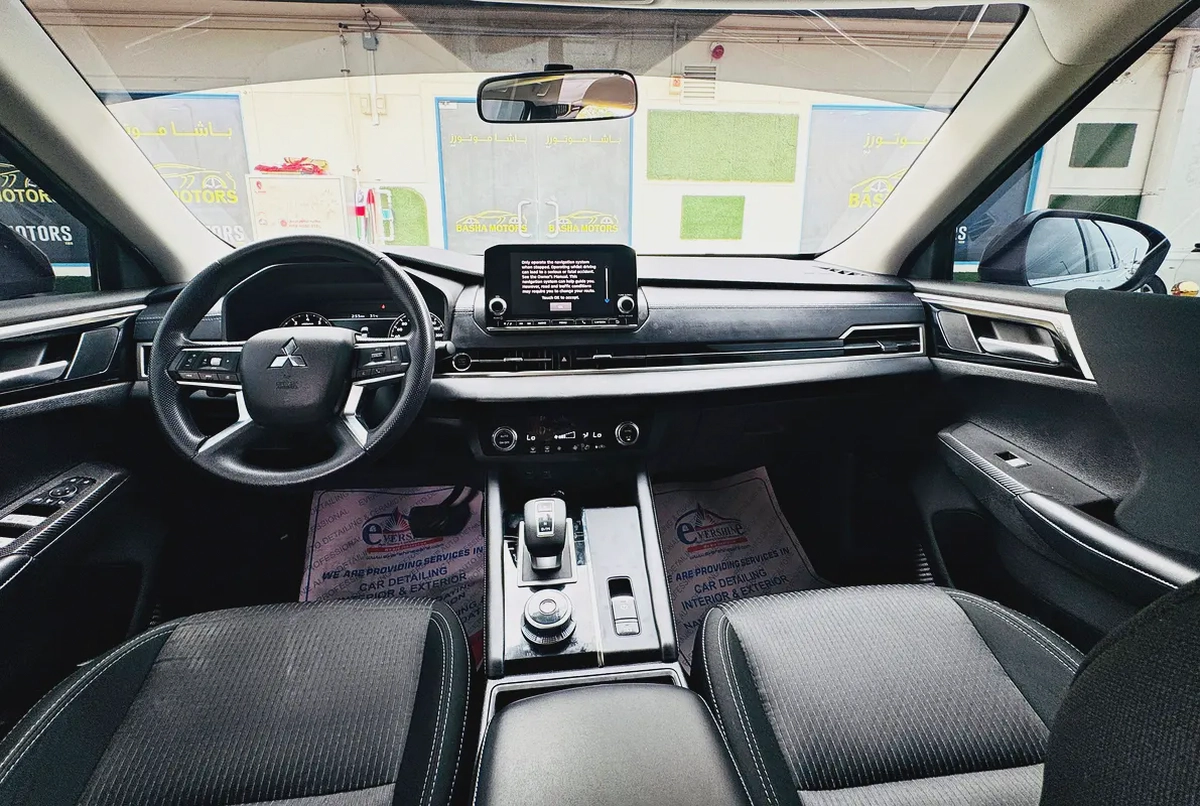 2023 Mitsubishi Outlander - GCC Specs - Like New-7-7