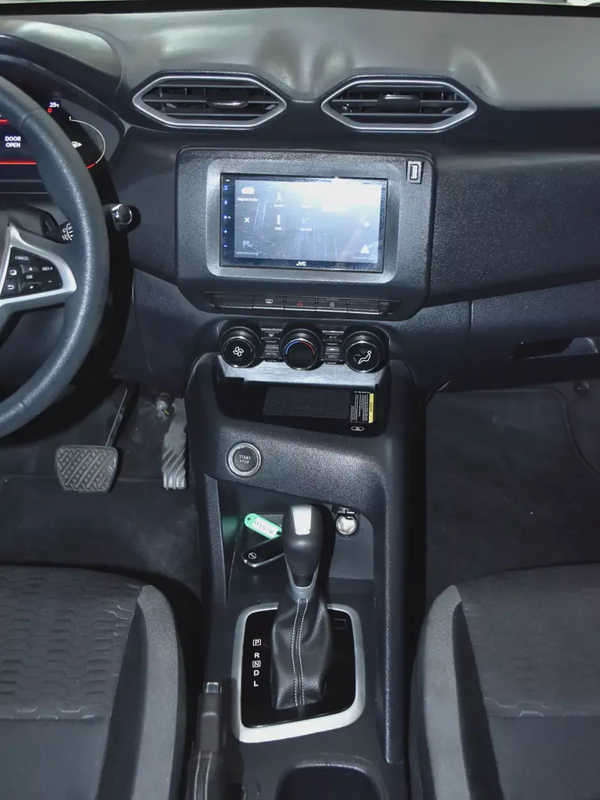 AED 783 EMi at 0% DP | Nissan Magnite Turbo ( 2025 Model ) in White Color GCC Specs-14-14