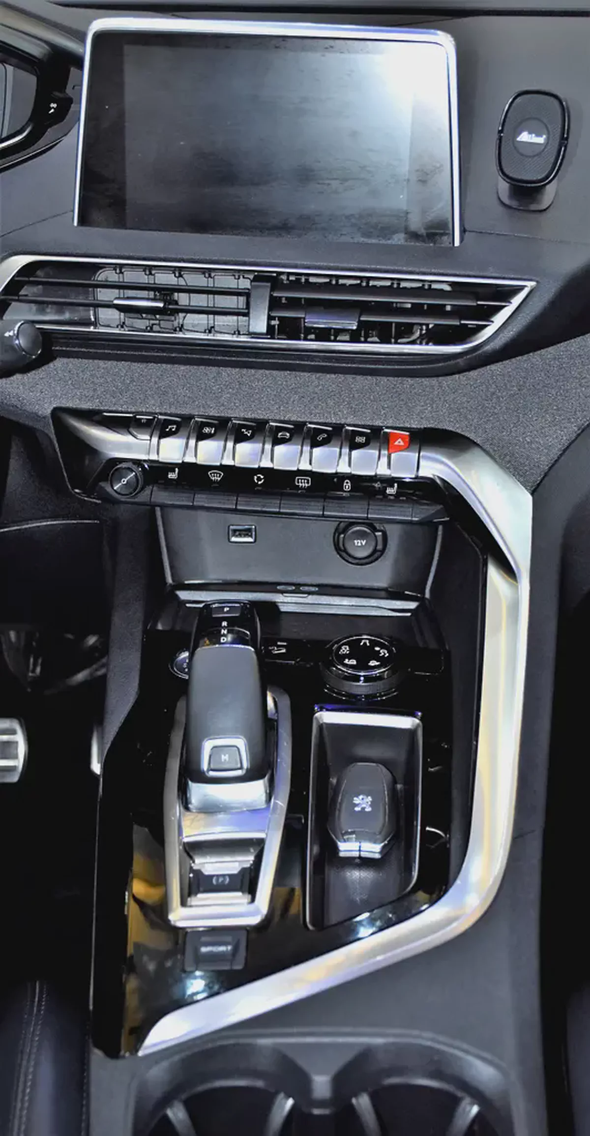 AED 793 EMi at 0% DP | Peugeot 3008 Turbo GT-Line ( 2020 Model ) in White Color GCC Specs-17-17