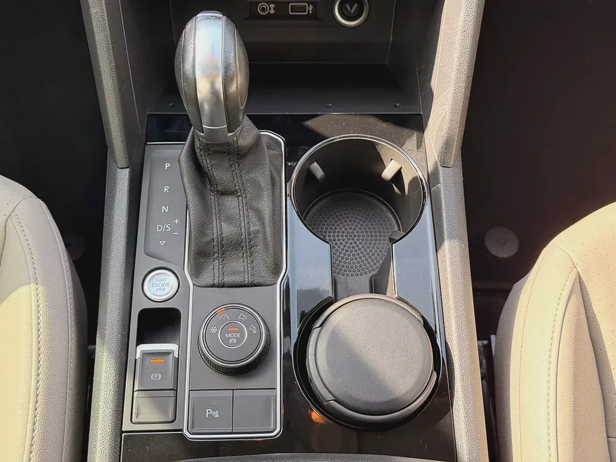 Volkswagen Teramont SE V6 3.6 2019 Model GCC Specs With Full Service History In Perfect Condition-16-16
