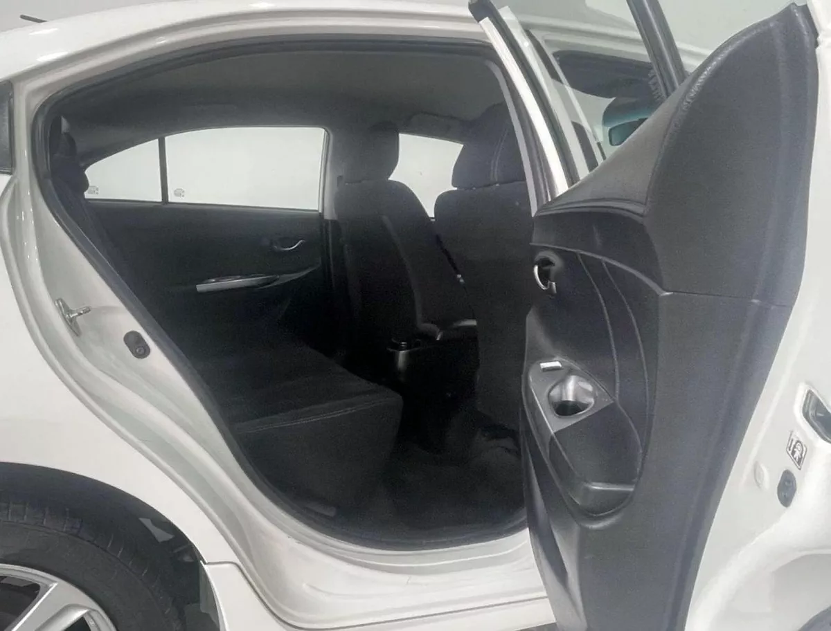 Toyota Yaris SPORT 1.5L-4 CYL - EXCELLENT CONDITION-9-0