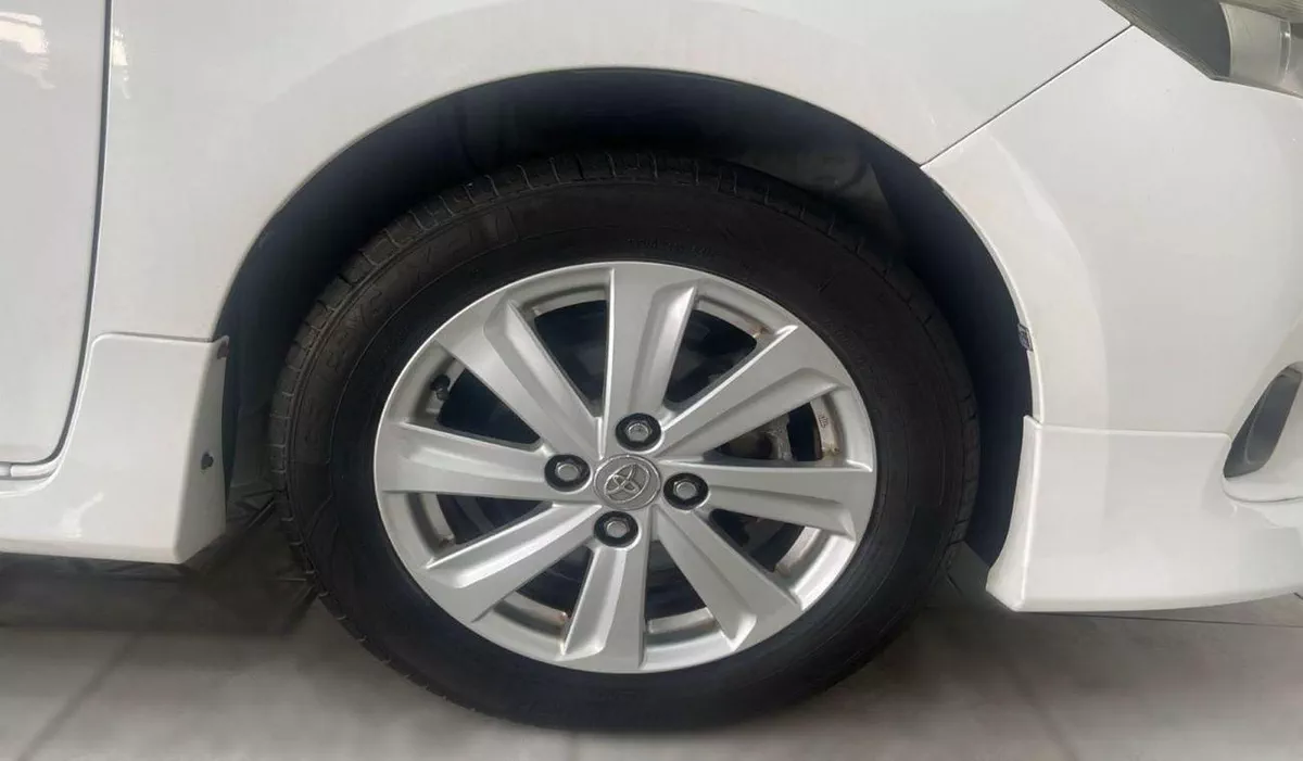 Toyota Yaris SPORT 1.5L-4 CYL - EXCELLENT CONDITION-11-0