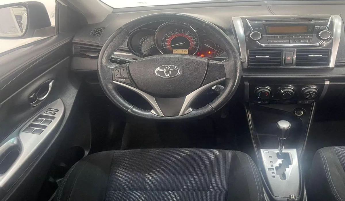 Toyota Yaris SPORT 1.5L-4 CYL - EXCELLENT CONDITION-6-0
