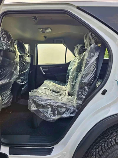 Toyota Fortuner VXR SR5 ADVENTURE / 4.0L V6 PETROL / FRONT PWR SEATS / PUSH START / DIFF LOCK AUTO A/C (CODE # F6HA)-9