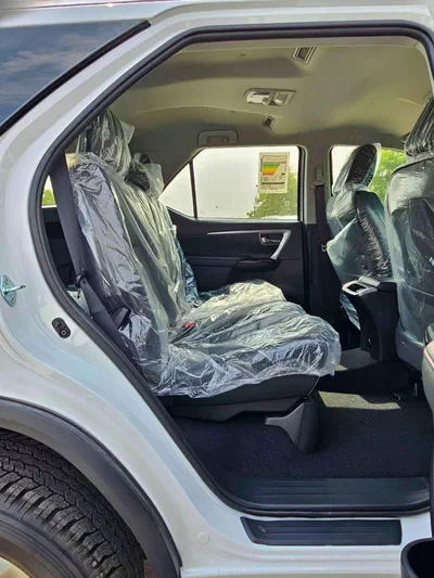 Toyota Fortuner VXR SR5 ADVENTURE / 4.0L V6 PETROL / FRONT PWR SEATS / PUSH START / DIFF LOCK AUTO A/C (CODE # F6HA)-10