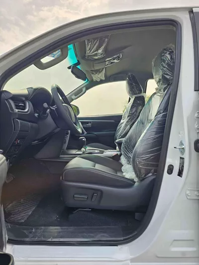 Toyota Fortuner VXR SR5 ADVENTURE / 4.0L V6 PETROL / FRONT PWR SEATS / PUSH START / DIFF LOCK AUTO A/C (CODE # F6HA)-7