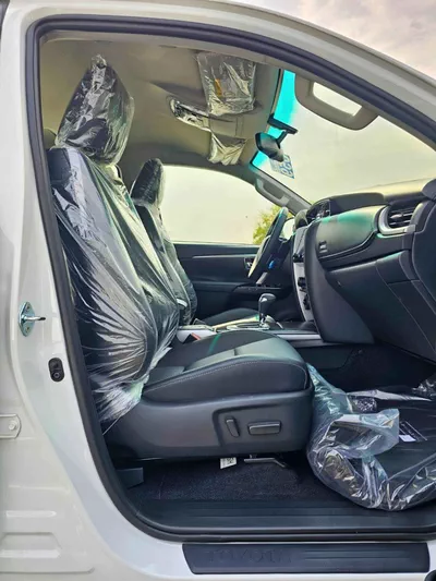 Toyota Fortuner VXR SR5 ADVENTURE / 4.0L V6 PETROL / FRONT PWR SEATS / PUSH START / DIFF LOCK AUTO A/C (CODE # F6HA)-8