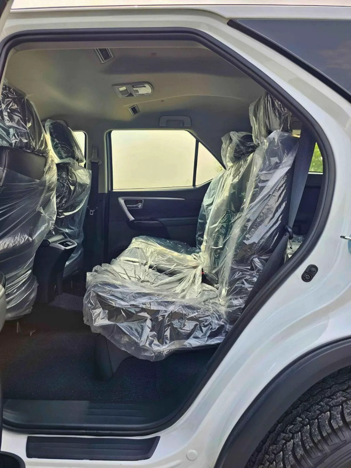 Toyota Fortuner VXR SR5 ADVENTURE / 4.0L V6 PETROL / FRONT PWR SEATS / PUSH START / DIFF LOCK AUTO A/C (CODE # F6HA)-9-0