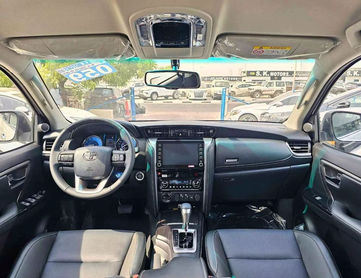Toyota Fortuner VXR SR5 ADVENTURE / 4.0L V6 PETROL / FRONT PWR SEATS / PUSH START / DIFF LOCK AUTO A/C (CODE # F6HA)-11-0