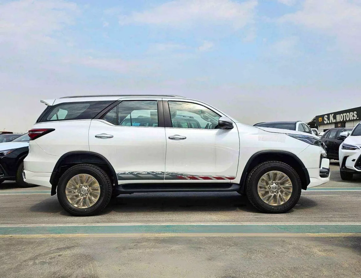 Toyota Fortuner VXR SR5 ADVENTURE / 4.0L V6 PETROL / FRONT PWR SEATS / PUSH START / DIFF LOCK AUTO A/C (CODE # F6HA)-1-0