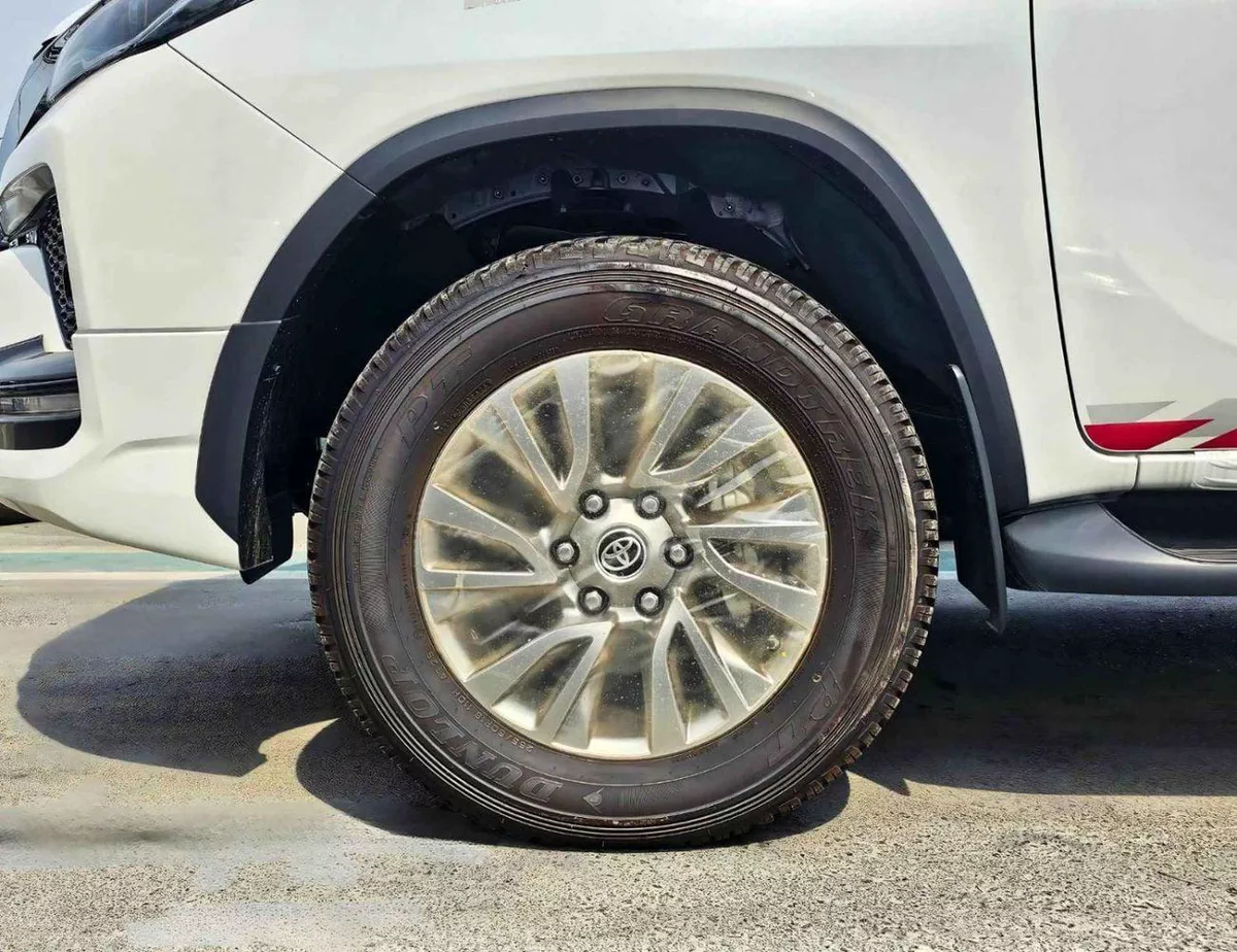 Toyota Fortuner VXR SR5 ADVENTURE / 4.0L V6 PETROL / FRONT PWR SEATS / PUSH START / DIFF LOCK AUTO A/C (CODE # F6HA)-6-0