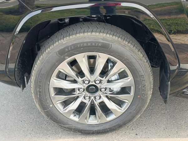 Toyota Land Cruiser VX || 3.3L DIESEL V6 || RADAR / REAR ENTERTAINMENT DVD / LEATER ,SUNROOF