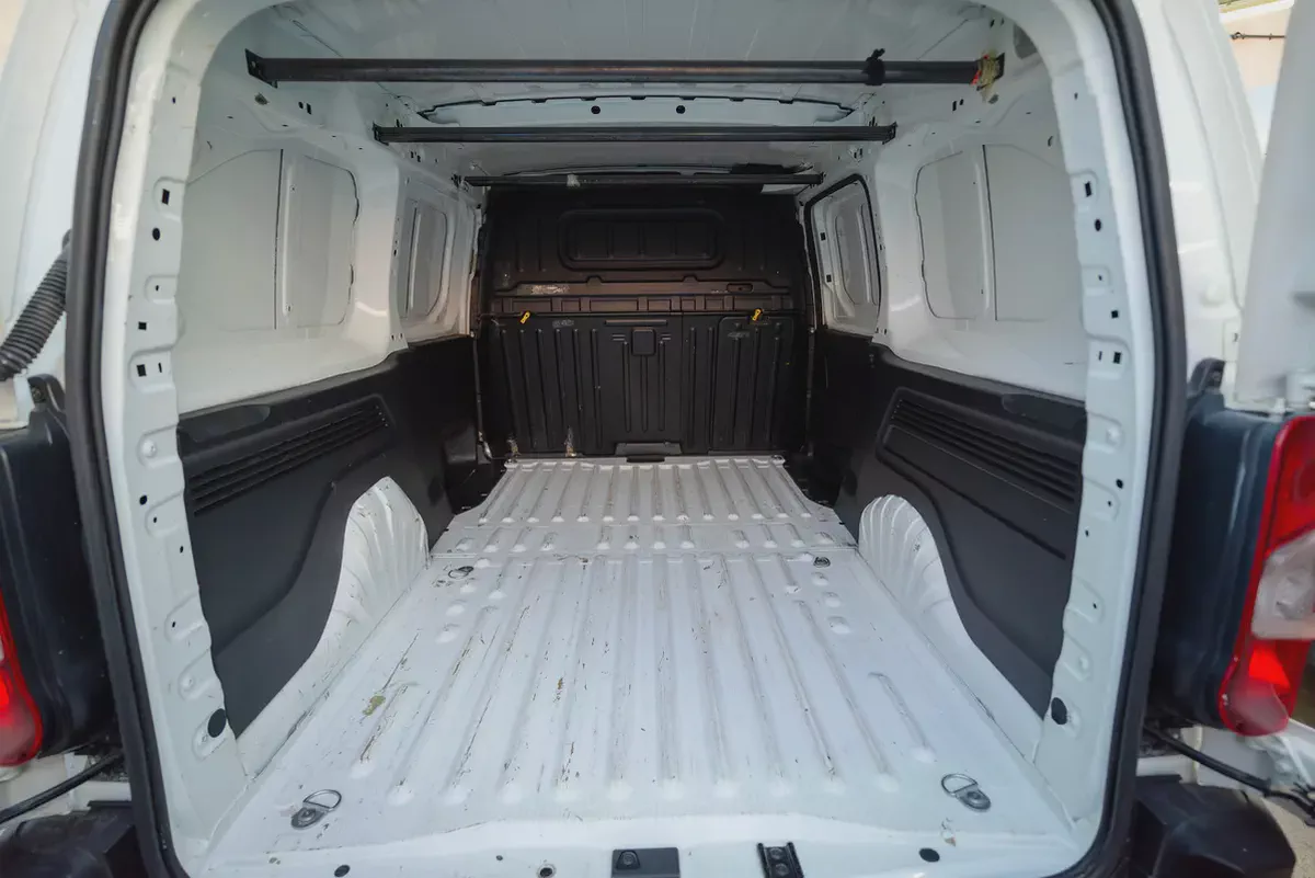 Peugeot Partner | Delivery Van | GCC Specs | Ref#P38254-6-6