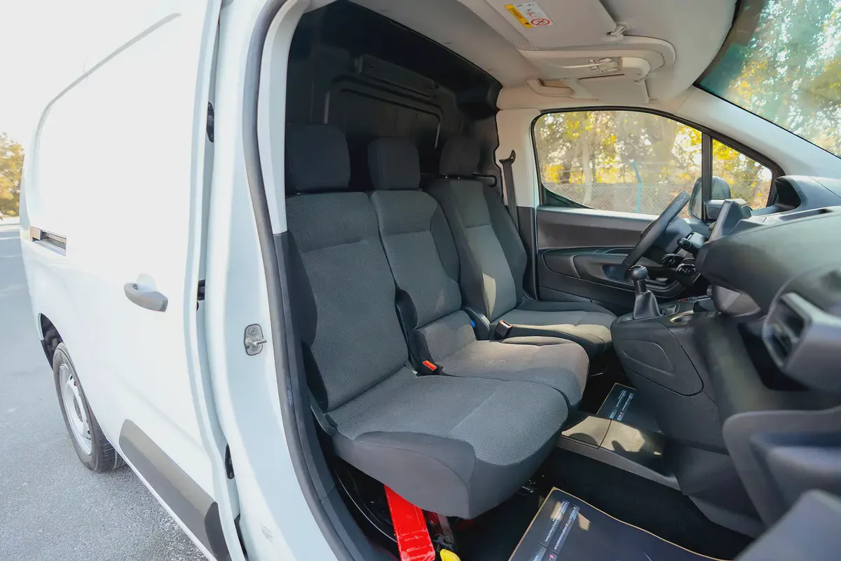 Peugeot Partner | Delivery Van | GCC Specs | Ref#P38254-8-8