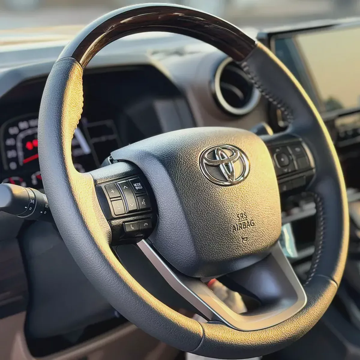 Toyota LC76 Diesel 2.8 OMAN SPEC FULL OPTION 2026-4-4