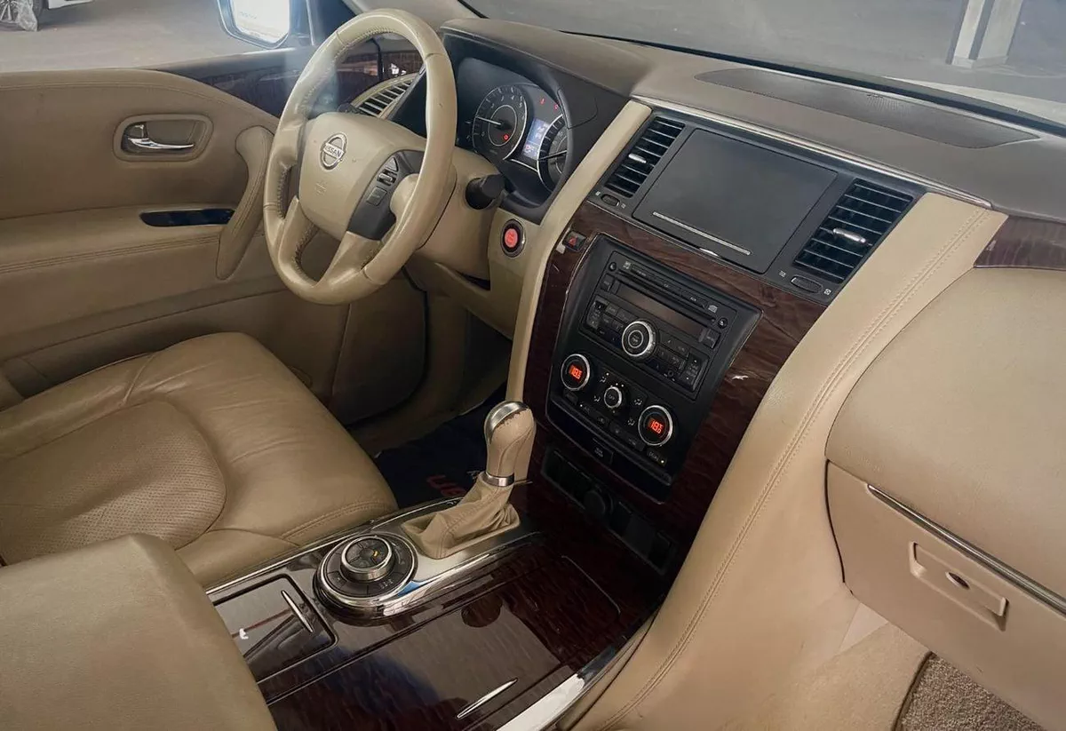 Nissan Patrol SE T1 V8 5.6 Sunroof, Leather seat-5-0