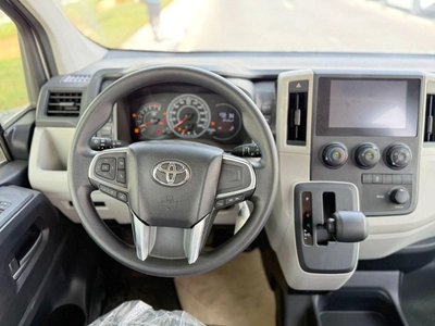 Toyota Hiace GL -High Roof Commuter 3.5L A/T-4