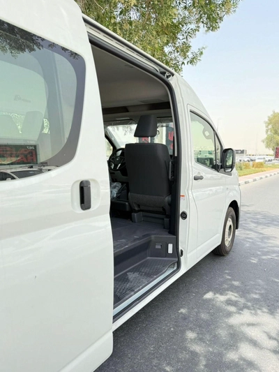 Toyota Hiace GL -High Roof Commuter 3.5L A/T-6