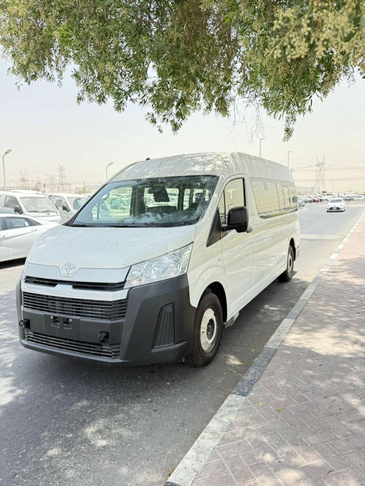 Toyota Hiace GL -High Roof Commuter 3.5L A/T-1-1