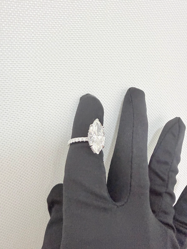 18k white gold ring with lab grown diamond