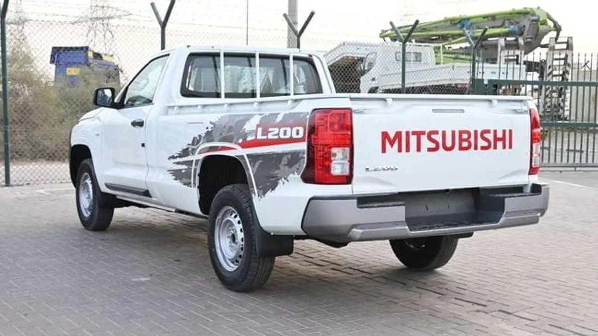 Mitsubishi L200 MITSUBISHI L200 2.4L GL SC 4WD 5MT DIESEL 2026-5-0