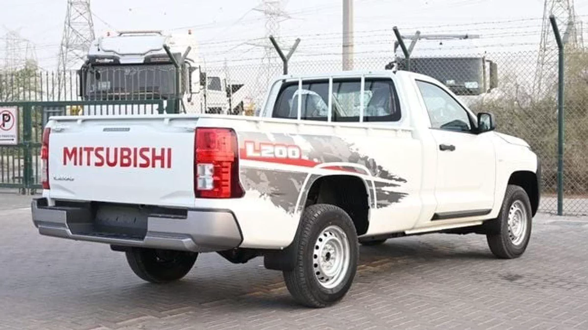 Mitsubishi L200 MITSUBISHI L200 2.4L GL SC 4WD 5MT DIESEL 2026-6-0