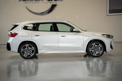 BMW iX1 xDrive30 M Sport-12