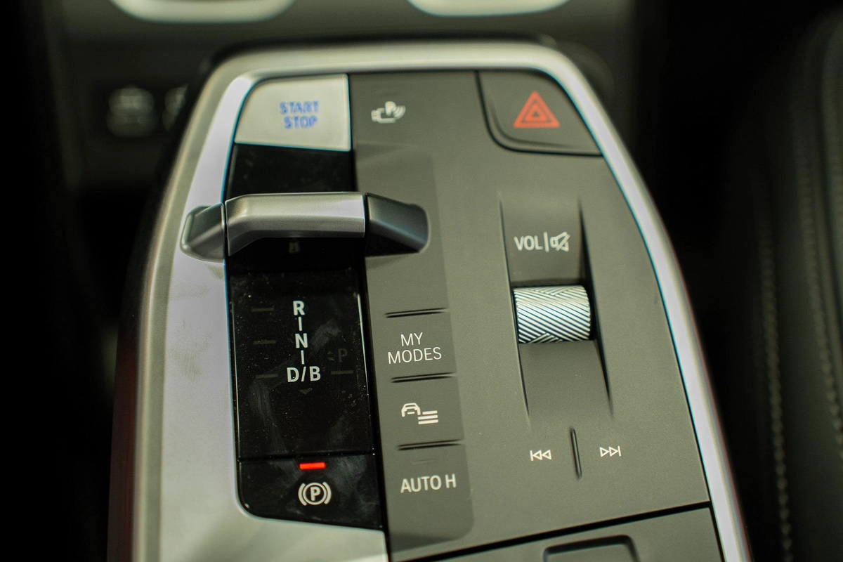 BMW iX1 xDrive30 M Sport-13-13