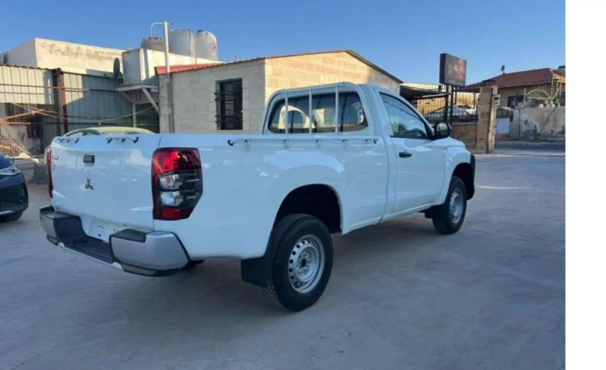 2026 Mitsubishi L200-8-8