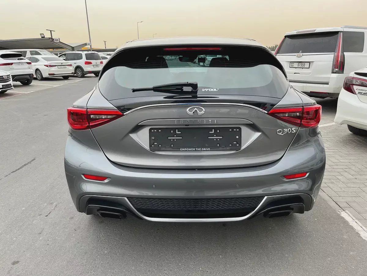 Infiniti Q30 Sport 2017 - Korean Specs - Excellent Condition-4-4