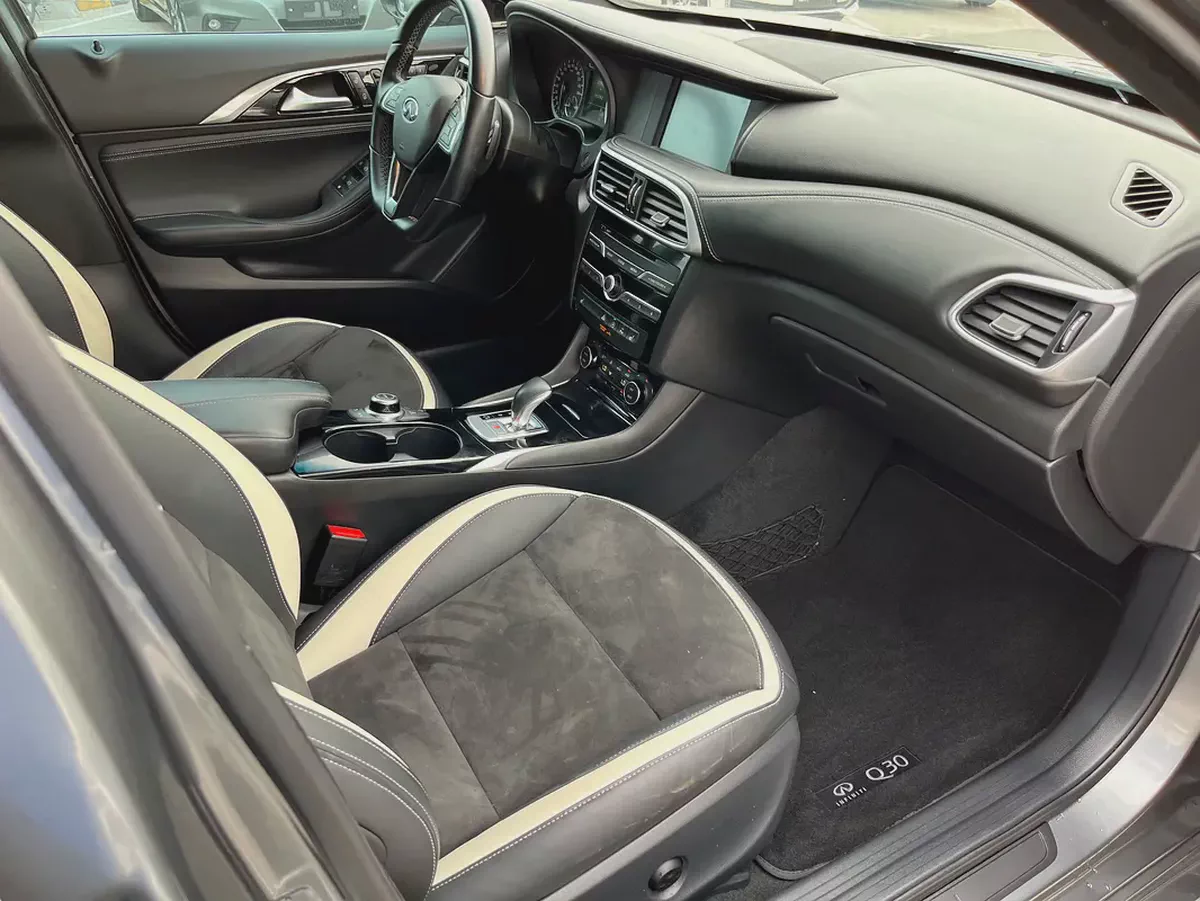 Infiniti Q30 Sport 2017 - Korean Specs - Excellent Condition-6-6