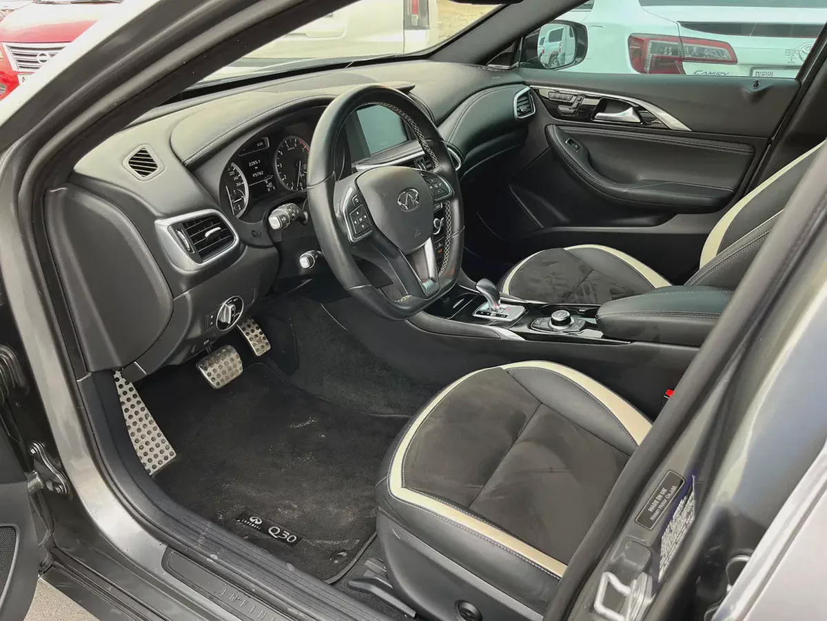 Infiniti Q30 Sport 2017 - Korean Specs - Excellent Condition-7-7